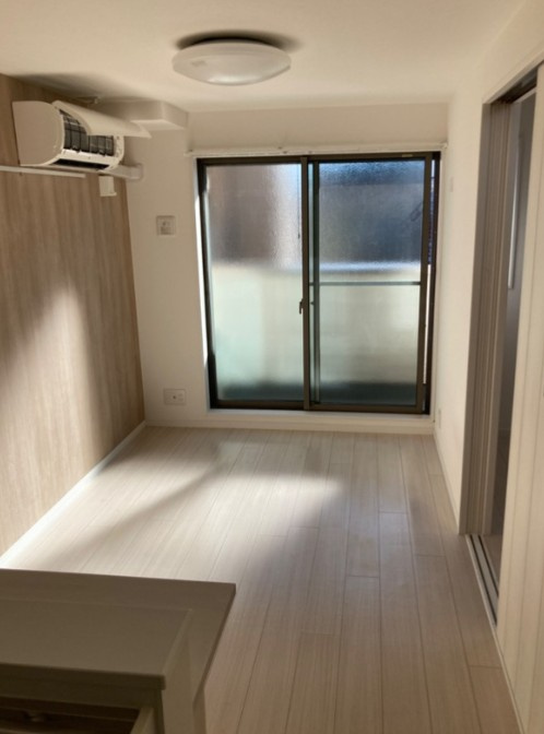 草加市谷塚町のアパートの居間・リビング