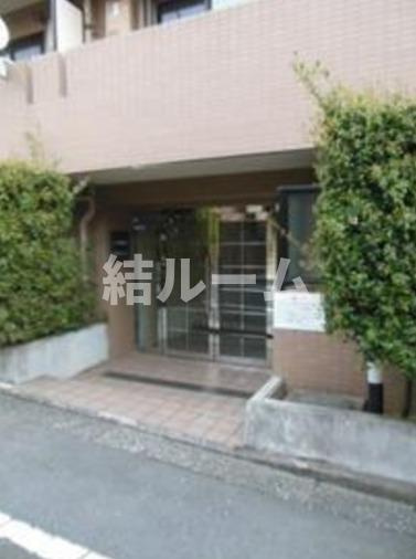 新宿区西落合２丁目の賃貸マンションのエントランス