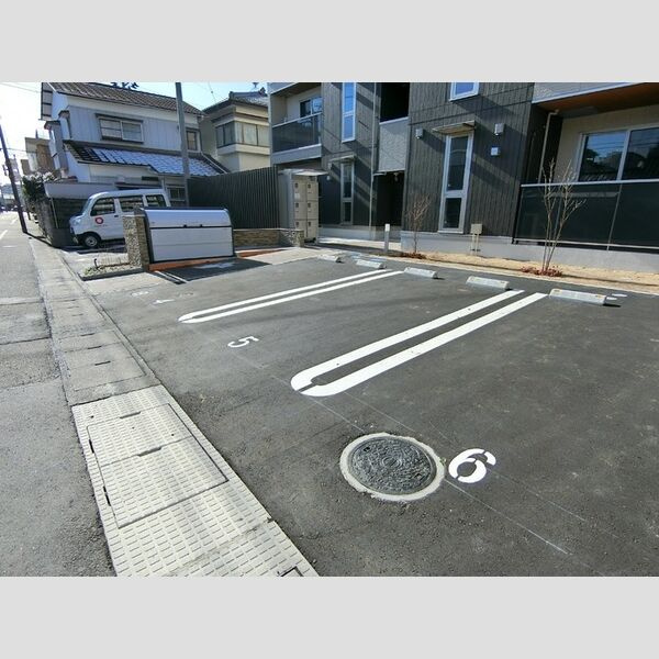 D-ROOM薬師堂の駐車場
