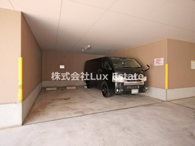 ドミール桜川IIの駐車場