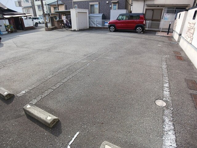 サンリット・ヴィラ神屋の駐車場
