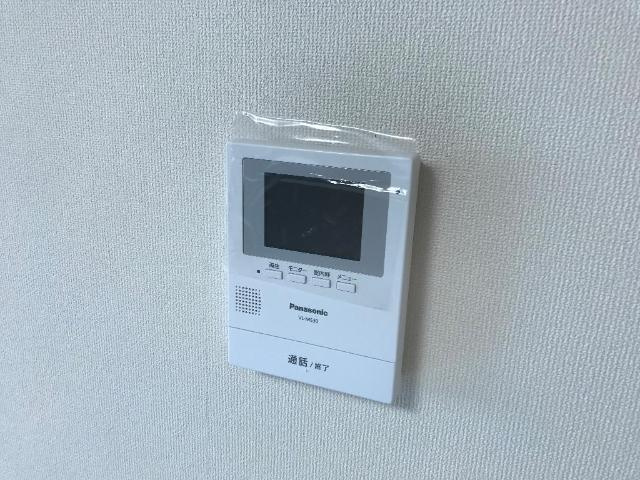 ウールーズの内装|カメラ付インターホン