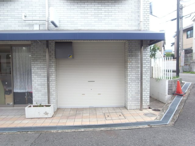 豊中市上野東３丁目の店舗一部