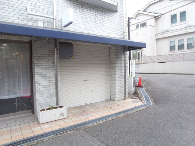豊中市上野東３丁目の店舗一部