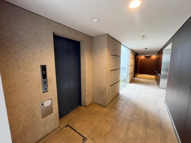 ランドシティ新所沢（6階）リフォーム済のその他共用部分|【共有部分】エレベーター付き！　1階エレベーターからエントランスに向かう場合、スロープもあるため便利です！