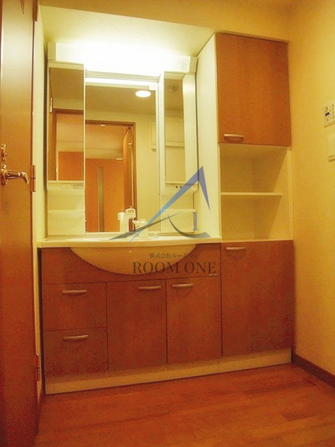 ルーブル学芸大学五番館の洗面所|洗面台です。