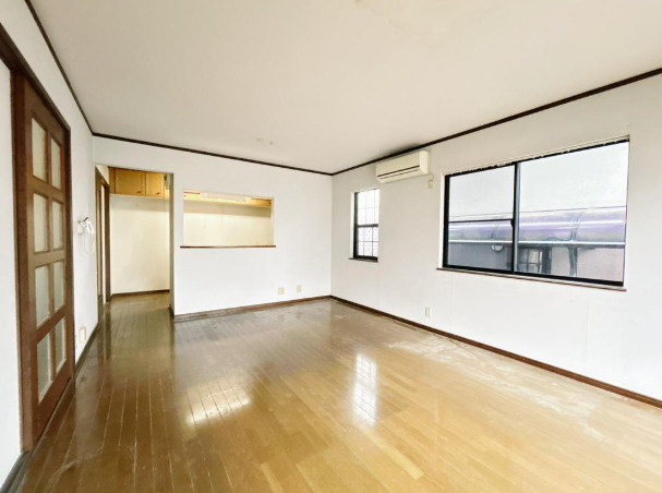 砥堀　中古一戸建ての居間・リビング