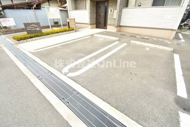 アプリコット瓜生の駐車場