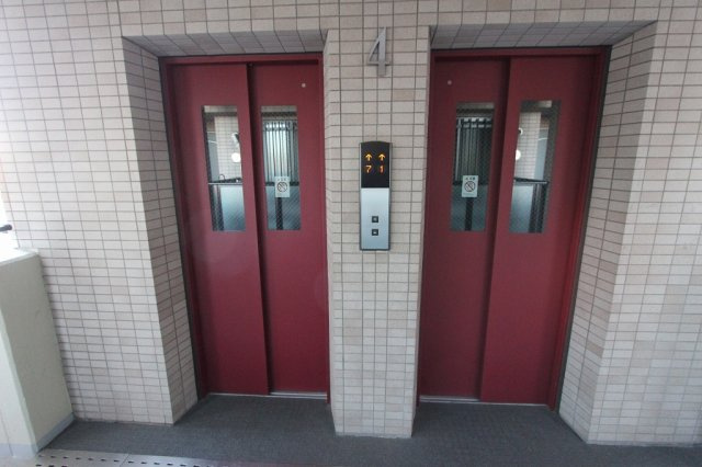 クレストフォルム水元公園のその他共用部分|エレベーターは2基あります