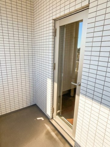 ランドステージ小岩プレシャスの設備|キッチン横の便利な勝手口
