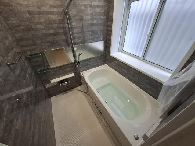 富田林市伏山　中古戸建ての浴室