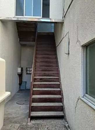 八千代マンションのエントランス