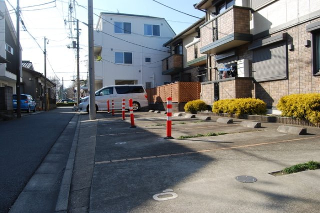 プリーマ柳沢の駐車場