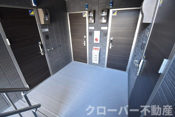 ユニヴェール B棟のエントランス|エントランス