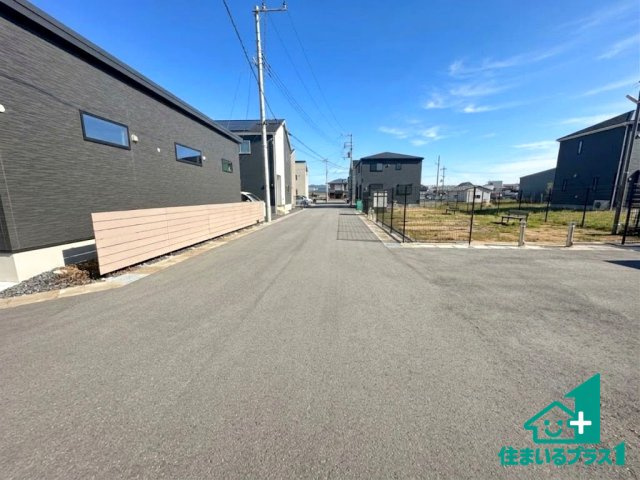 ●奈良市杏町　第1期　新築一戸建ての前面道路含む現地写真|周辺は閑静な住宅街です。前面道路もしっかりと有りますので車の出し入れも安心ですよ！