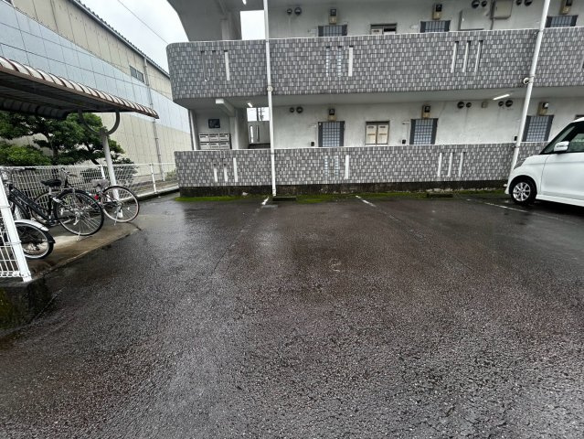 リバーストーンの駐車場