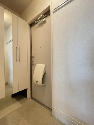 タイニーキャッスルの玄関|シューズボックス付きの玄関です★