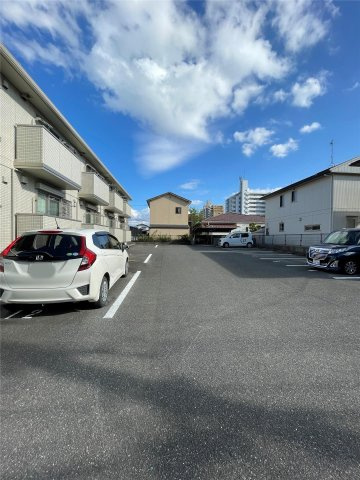 タイニーキャッスルの駐車場|駐車スペースもあります☆