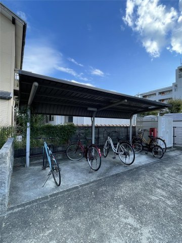 タイニーキャッスルのその他共用部分|駐輪場に自転車も停められます♪