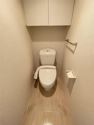 タイニーキャッスルのトイレ|嬉しい温水洗浄便座付きです♪