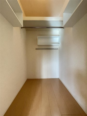 タイニーキャッスルの収納|ウォークインクローゼットなので収納豊富です☆