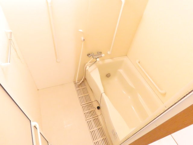 グランピリエの浴室|※同物件他部屋の参考写真です。