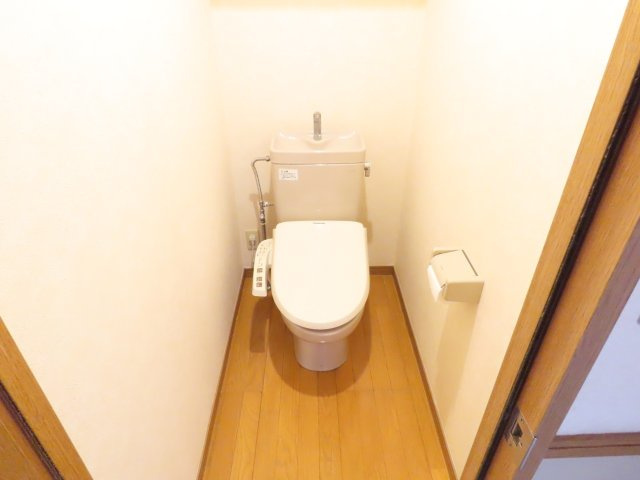 グランピリエのトイレ|※同物件他部屋の参考写真です。