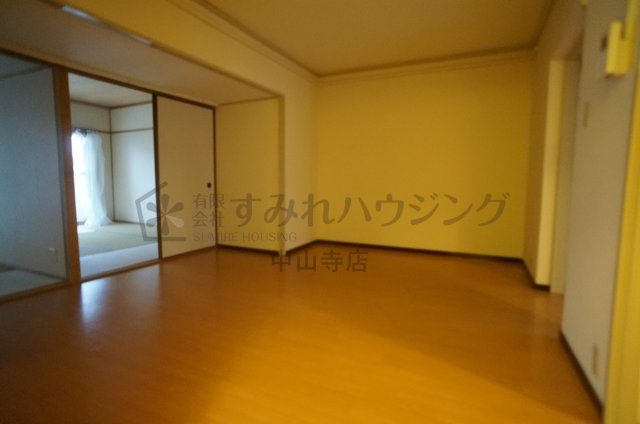 公社　宝塚安倉の居間・リビング