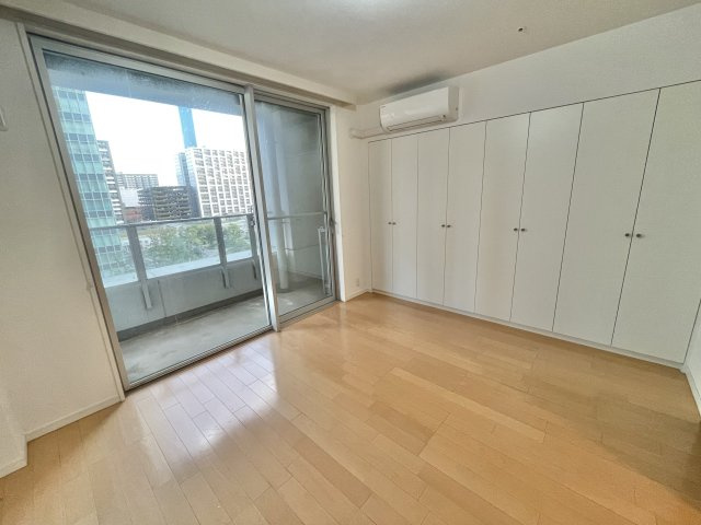 スタンダードな洋室です