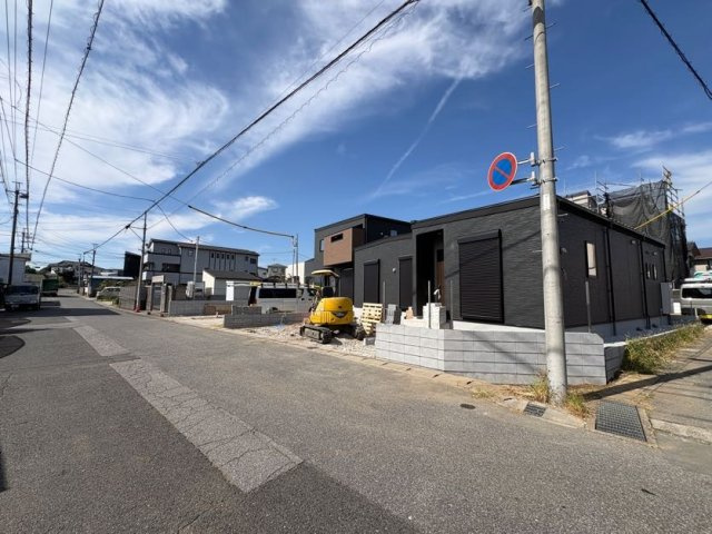 野田市中野台01期　新築戸建　4号棟の前面道路含む現地写真