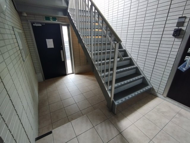 EL・SERENO江坂EASTのエントランス