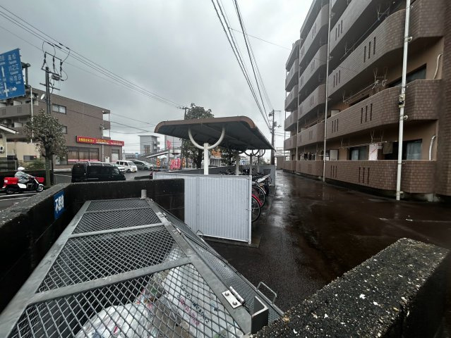 セントラルマンションＳの駐車場