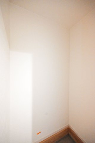KEIAI GRACE上ケ原五番町新築一戸建│4LDK+駐車2台可（制限有）の玄関|玄関には便利な土間収納を設置。靴はもちろん、ベビーカーやアウトドア用品なども収納でき、玄関まわりをすっきり保てます