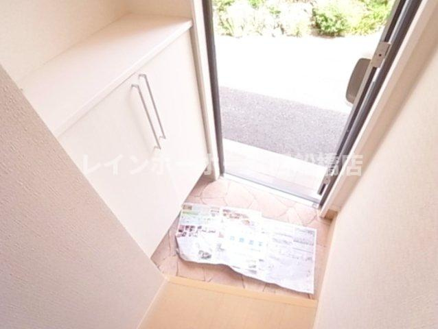 クロシェット津田沼の玄関