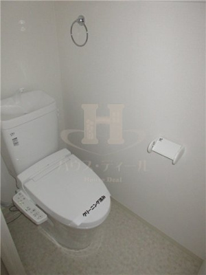 【トイレ】 | 志茂2丁目2LDK戸建 | シンプルで使いやすいトイレです