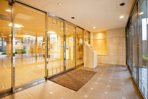 イーズ大阪のエントランス