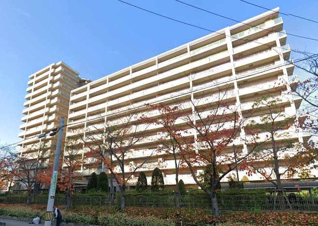 イーズ大阪の外観