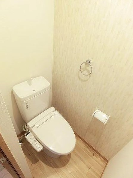 久留米市東町の賃貸マンションのトイレ|清潔感のあるトイレです