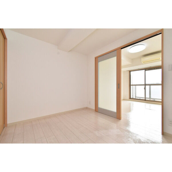 Gramercy Juso-higashi 2ndの居間・リビング