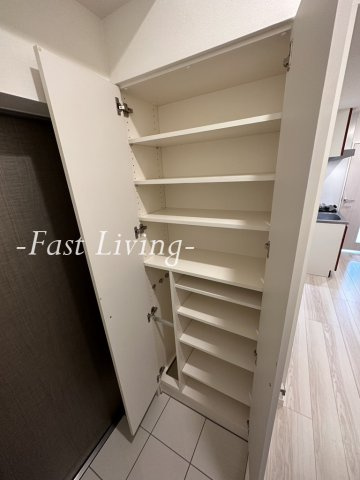 リヴシティ東大前の玄関