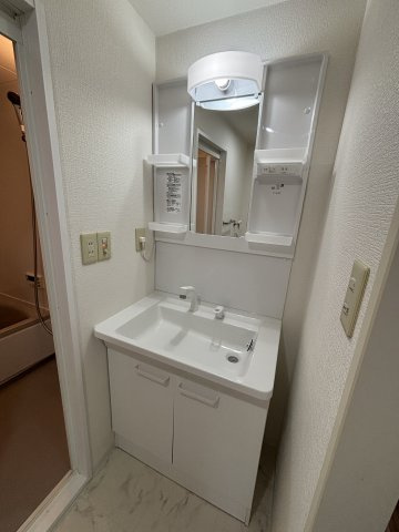 オーシャンビュー参番館の洗面所|同タイプのお部屋となります。