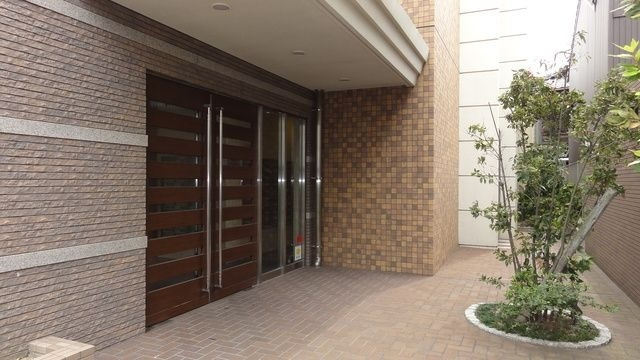 AXIS桜通内山のエントランス