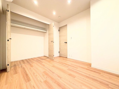【洋室】 | シャルム梶ヶ谷　バス停約2分/WIC/食洗器 | ◆感性を育むプライベートルームはシンプルでスマートな空間。好みの空間で読書をしたり、音楽を聞いたりと一人の時間も充実したものにできます。