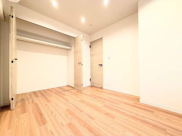 【洋室】 | シャルム梶ヶ谷　バス停約2分/WIC/食洗器 | ◆感性を育むプライベートルームはシンプルでスマートな空間。好みの空間で読書をしたり、音楽を聞いたりと一人の時間も充実したものにできます。