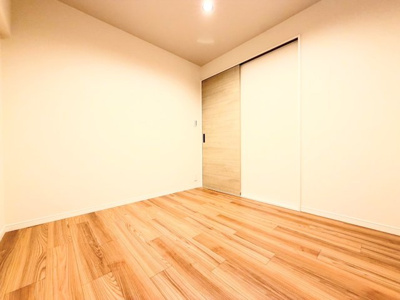 【洋室】 | シャルム梶ヶ谷　バス停約2分/WIC/食洗器 | ◆感性を育むプライベートルームはシンプルでスマートな空間。好みの空間で読書をしたり、音楽を聞いたりと一人の時間も充実したものにできます。