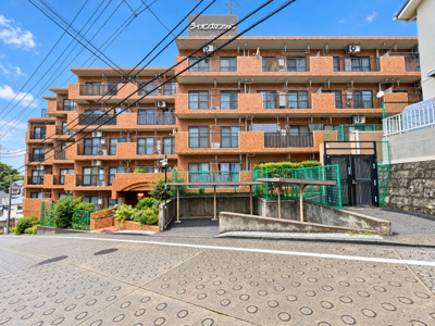 【外観】 | ライオンズマンション六ツ川第3　最上階・角部屋/弘明寺駅利用可/ルーフバルコニー１４帖/南西向き | ◆子育て世代のスタッフもいますので、お客様目線での物件選び、ご提案が可能です。お問い合わせいただきました物件以外も多数ご紹介させていただきます。