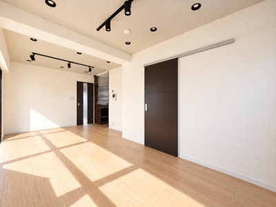 【居間・リビング】 | ライオンズマンション六ツ川第3　最上階・角部屋/弘明寺駅利用可/ルーフバルコニー１４帖/南西向き | ◆広々としたリビング・ダイニングは、シックでモダンな内装。落ち着いた雰囲気に包まれて、伸びやかな空間のなかで、ゆったりと家族団らんのひとときを過ごせます。