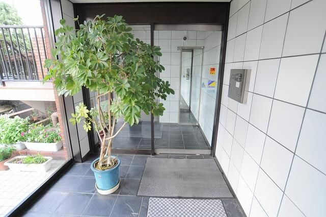 メゾンエル桜新町のエントランス|建物の内部です