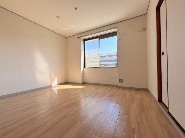 アブニールの洋室
