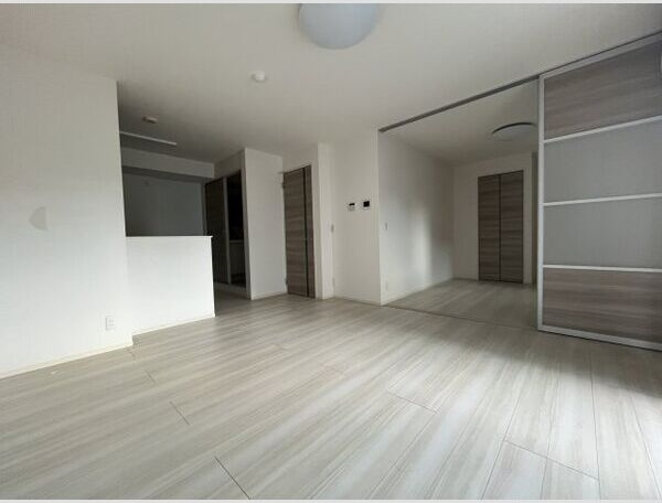 LUANA・AIR・RESIDENCE宮町の居間・リビング